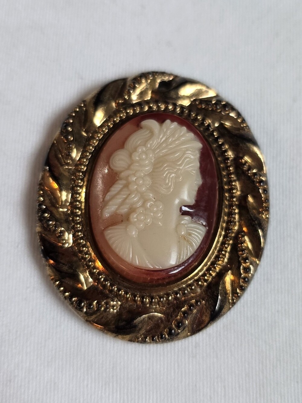 Vintage Cameo Pendant Gold Tone Victorian Lady Resin Cameo Charm Oval Pendant
